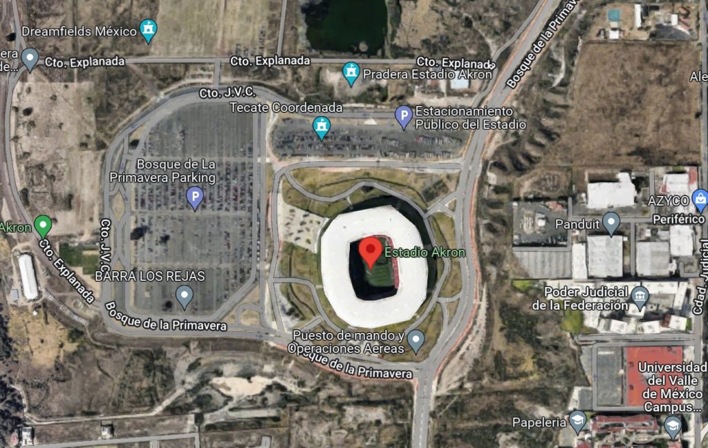 Guns N' Roses veut un chiropraticien. Image aérienne du stade Akron à Guadalajara, Mexique